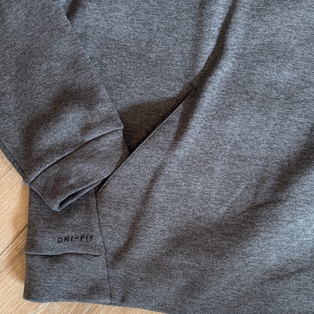 RARE Nike Dri-Fit Training Hoodie Sweatshirt Logo City Skyline 931808-017 sz M - Picture 6 of 8